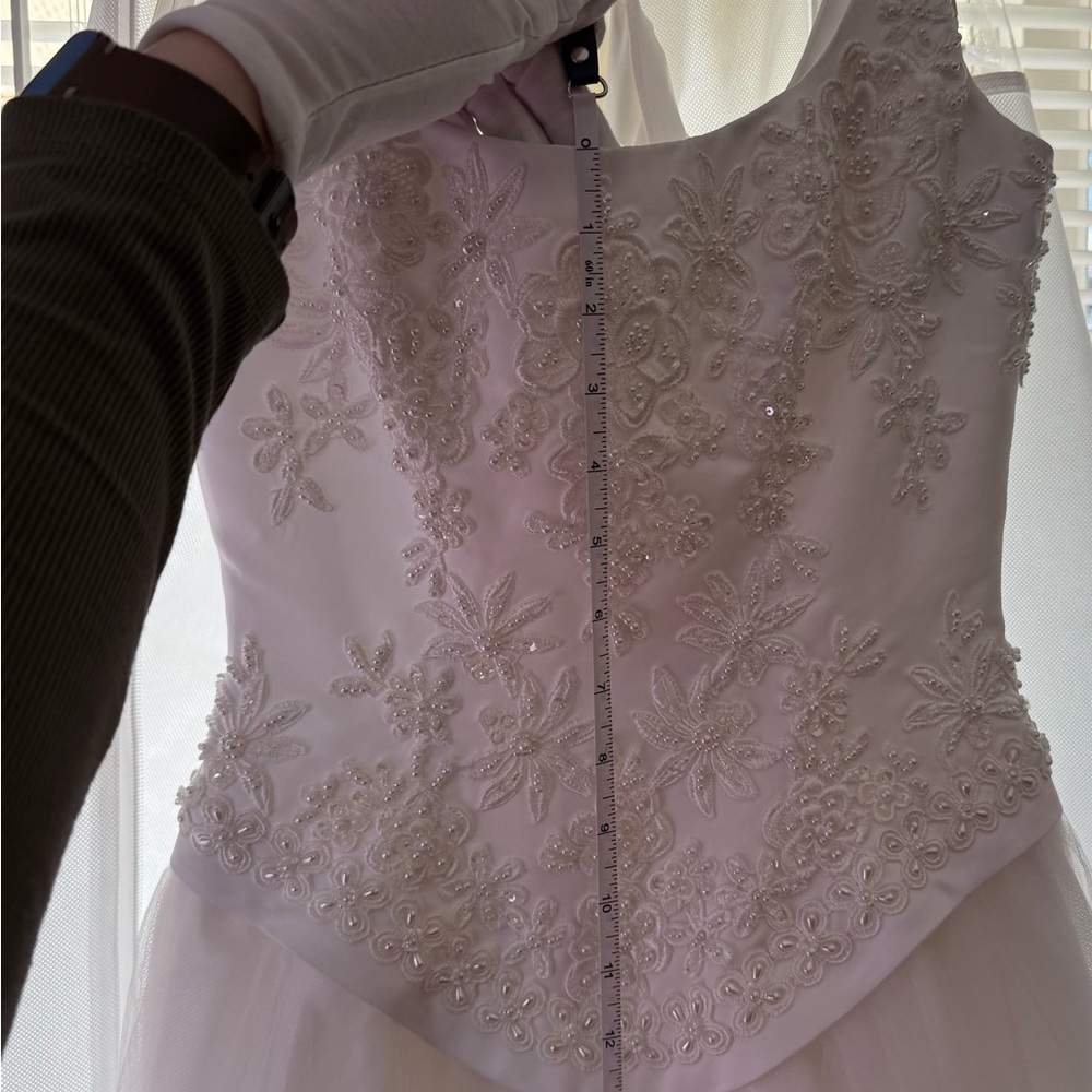 Vintage, White Sleeveless Wedding Gown with beaded bodice and full tulle skirt - Picture 14 of 16